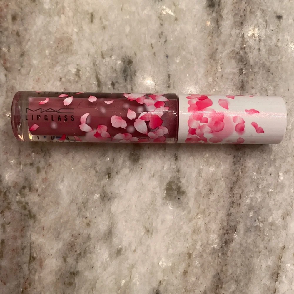 15:09- MAC Bloom Bloom Bloom Edition Lipglass
